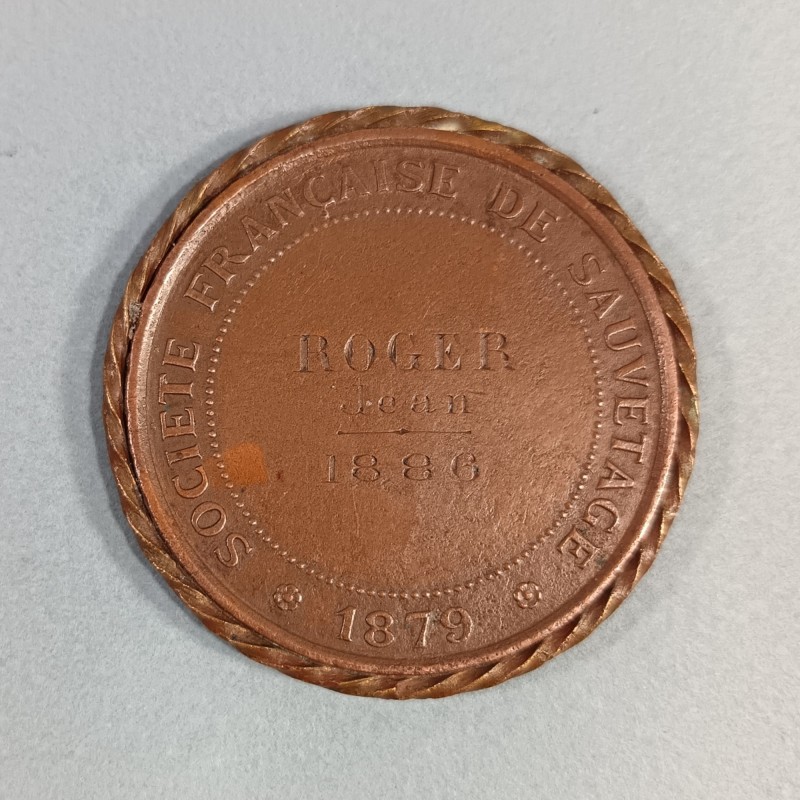MEDAILLE DE LA SOCIETE FRANCAISE DE SAUVETAGE 1879 EN BRONZE SAUVER OU PERIR VICTOIRE AU LION ATTRIBUEE A ROGER JEAN EN 1886
